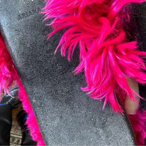 ARIANA BOHLING Alpaca Hot Pink Slippers 8 - Picture 5 of 6